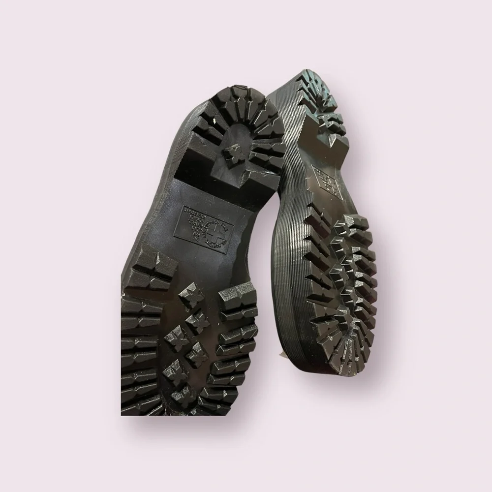 Dr. Martens white Ankle Boots - Size 8 - Picture 5 of 6